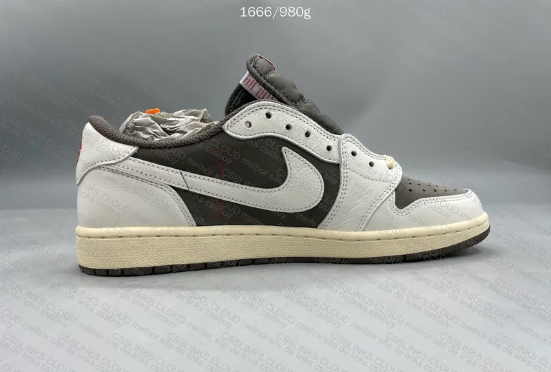 Air Jordan 1 Low Mocha 9
