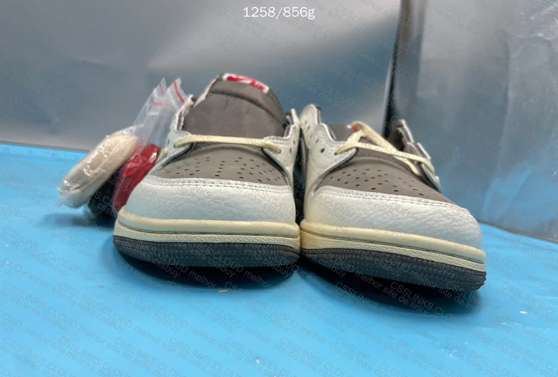 Air Jordan 1 Low Mocha 2