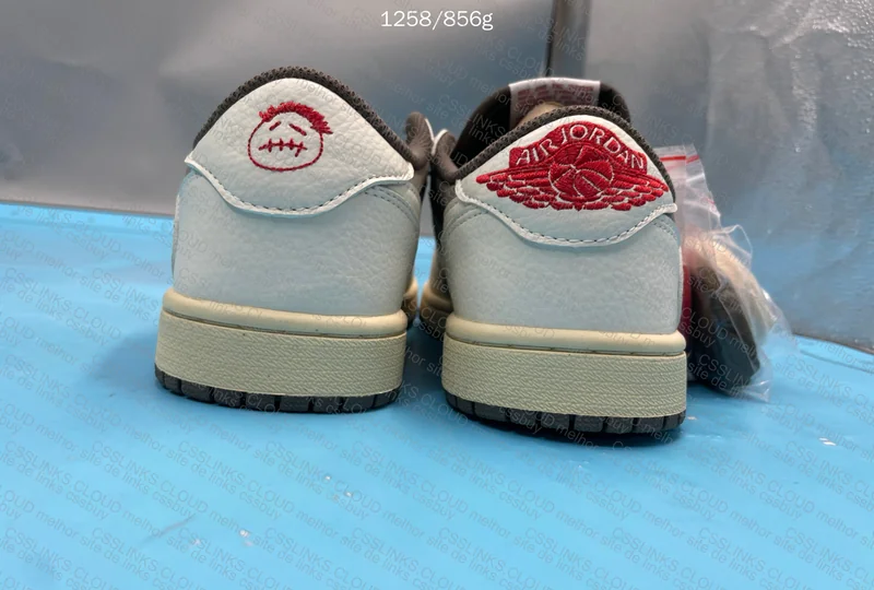 Air Jordan 1 Low Mocha 3