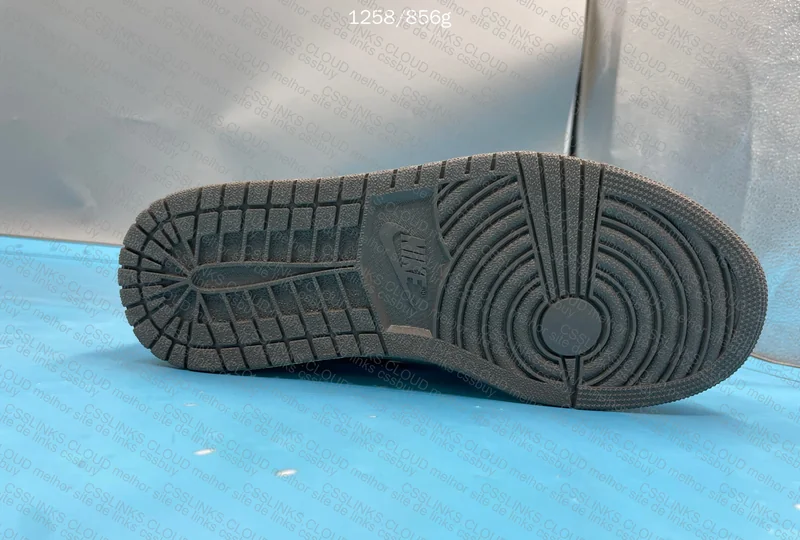 Air Jordan 1 Low Mocha 6