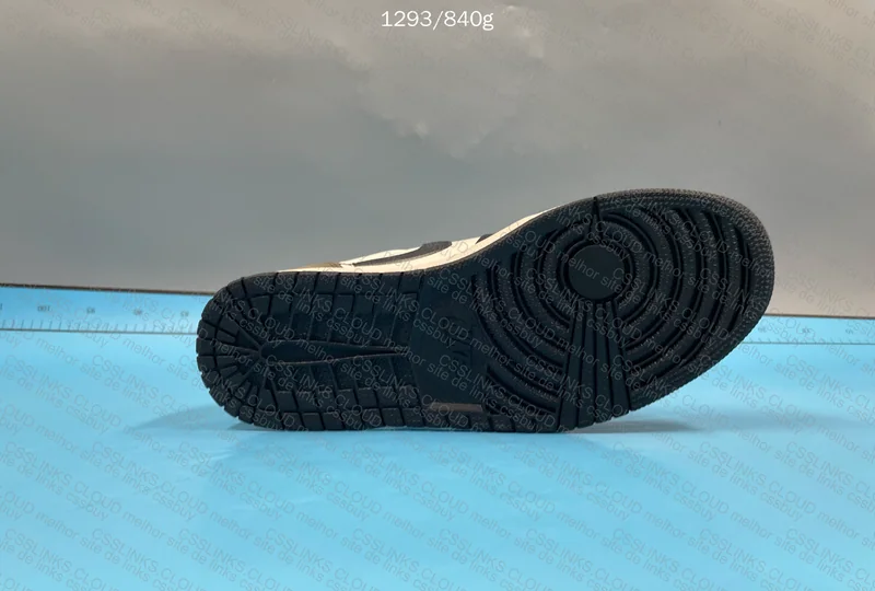 Air Jordan 1 Low Mocha 3