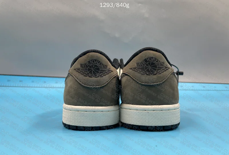 Air Jordan 1 Low Mocha 4