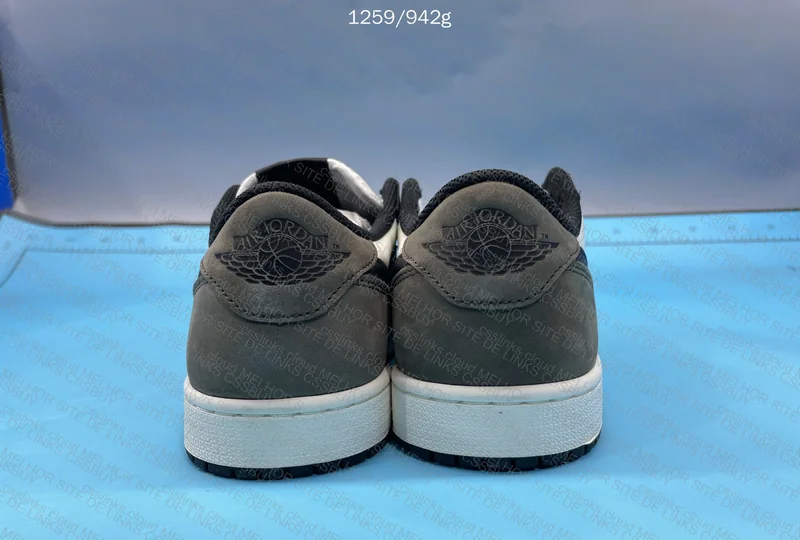 Air Jordan 1 Low Mocha 3