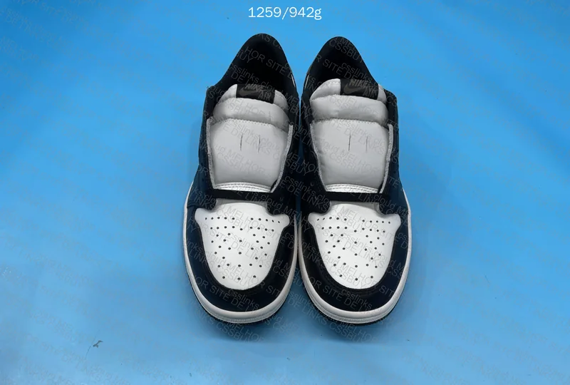 Air Jordan 1 Low Mocha 4