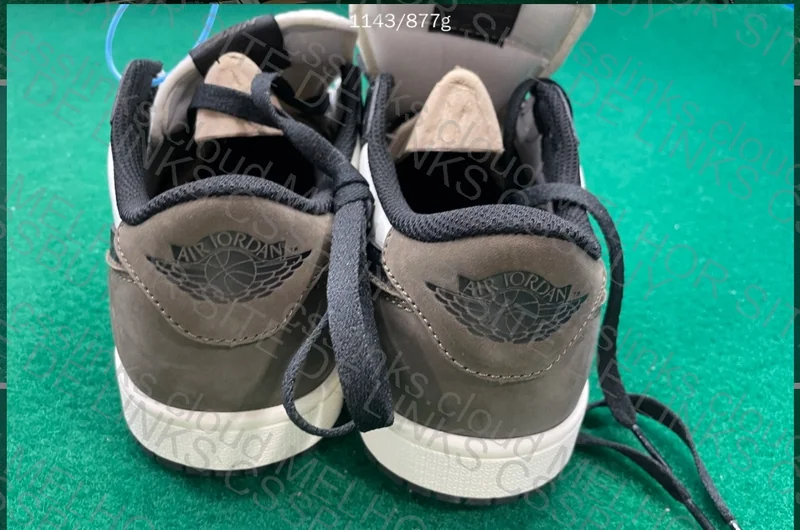 Air Jordan 1 Low Mocha 4