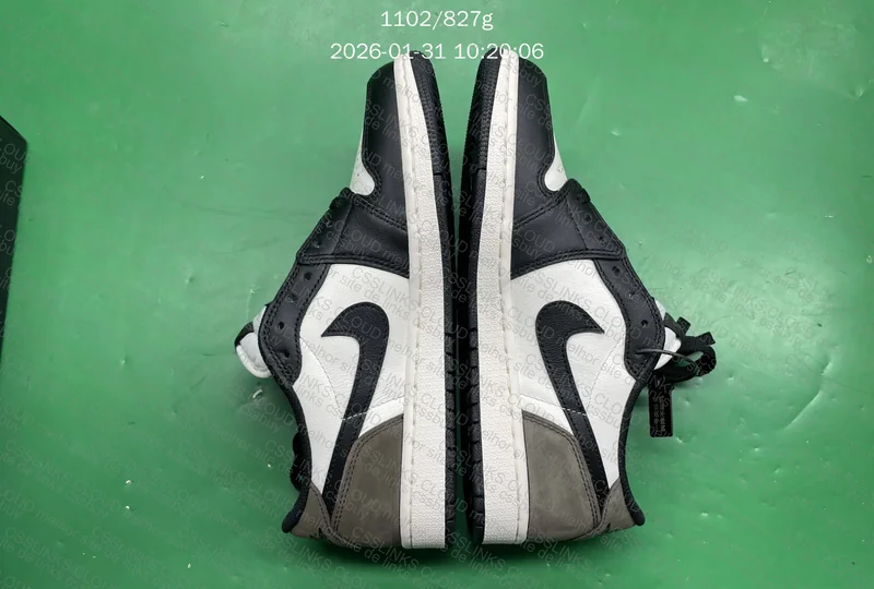 Air Jordan 1 Low Mocha 3