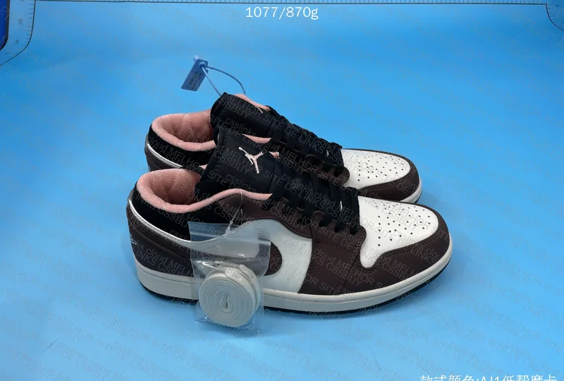 Air Jordan 1 Low Mocha Brown