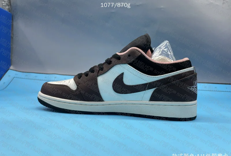Air Jordan 1 Low Mocha Brown 3