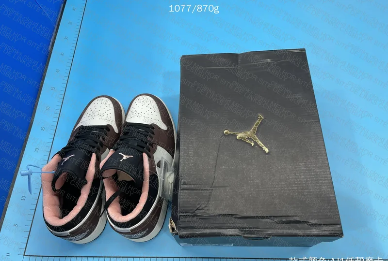 Air Jordan 1 Low Mocha Brown 4