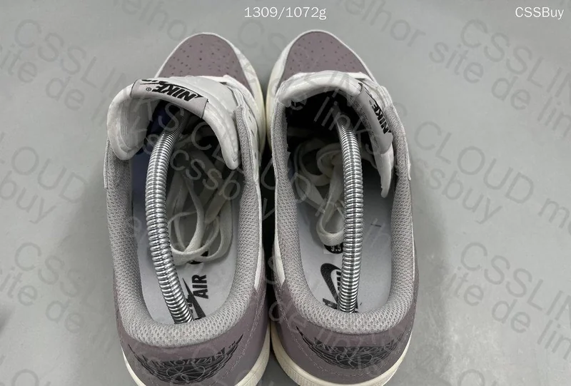 Air Jordan 1 Low OG 'Atmosphere Grey' 11
