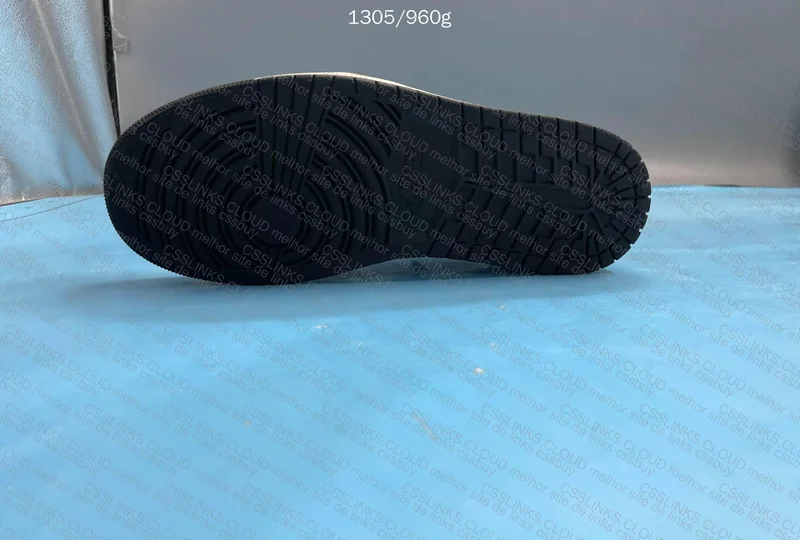 Air Jordan 1 Low OG Mocha 8