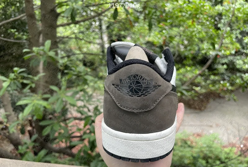 Air Jordan 1 Low OG Mocha