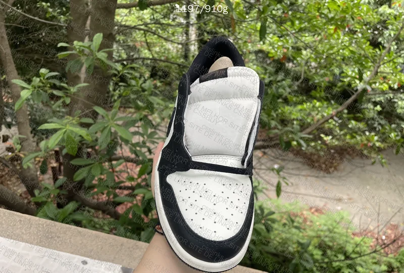 Air Jordan 1 Low OG Mocha 2