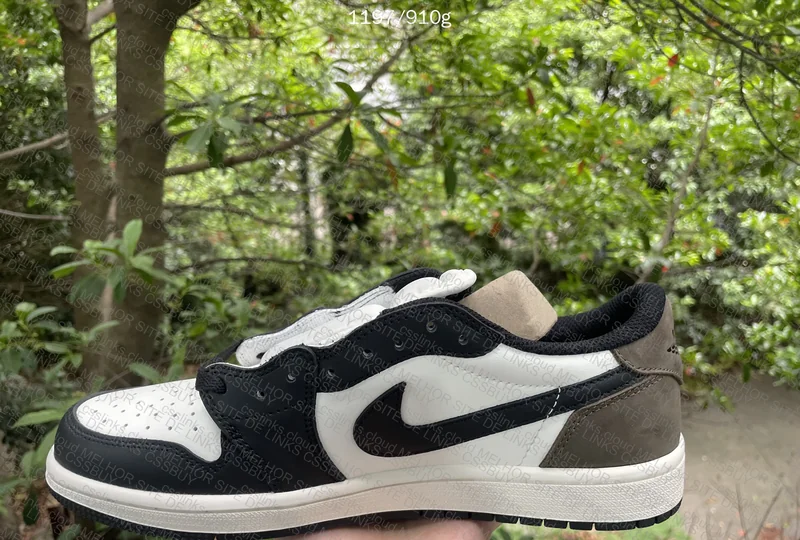 Air Jordan 1 Low OG Mocha 4