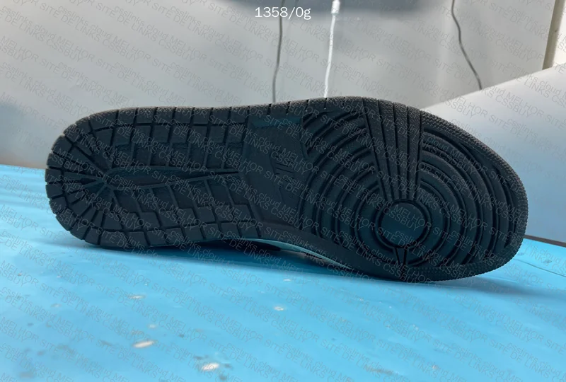 Air Jordan 1 Low OG Mocha 10