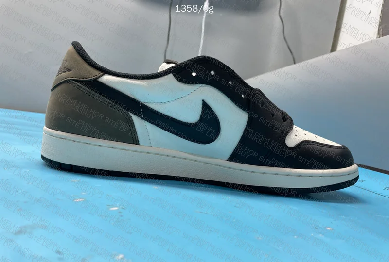 Air Jordan 1 Low OG Mocha 3