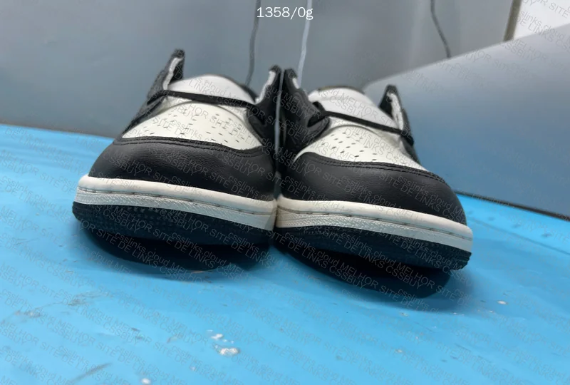 Air Jordan 1 Low OG Mocha 6