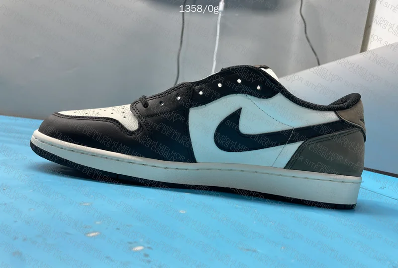 Air Jordan 1 Low OG Mocha 7