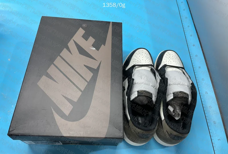 Air Jordan 1 Low OG Mocha 8