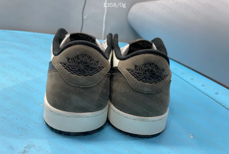 Air Jordan 1 Low OG Mocha 9