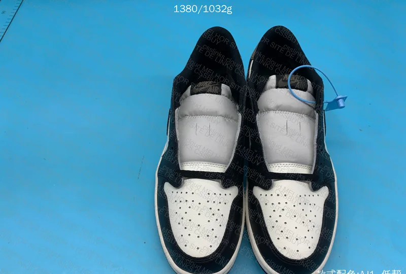 Air Jordan 1 Low OG Mocha 2