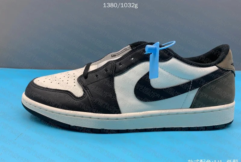 Air Jordan 1 Low OG Mocha 6