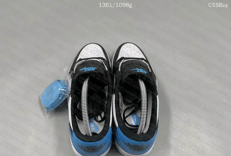 Air Jordan 1 Low OG UNC