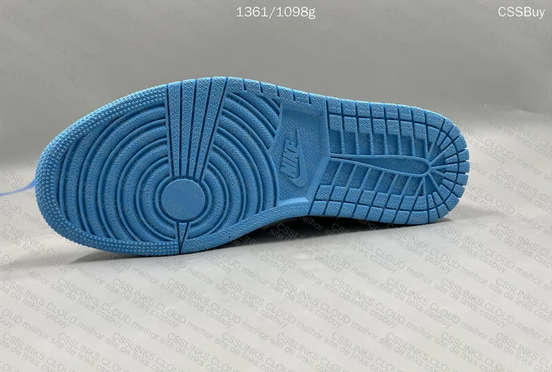 Air Jordan 1 Low OG UNC 2