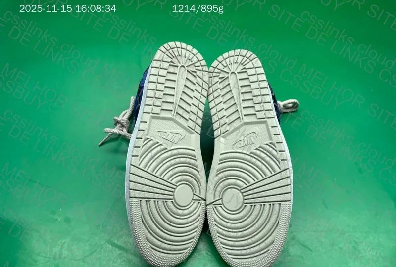 Air Jordan 1 Low OG Voodoo