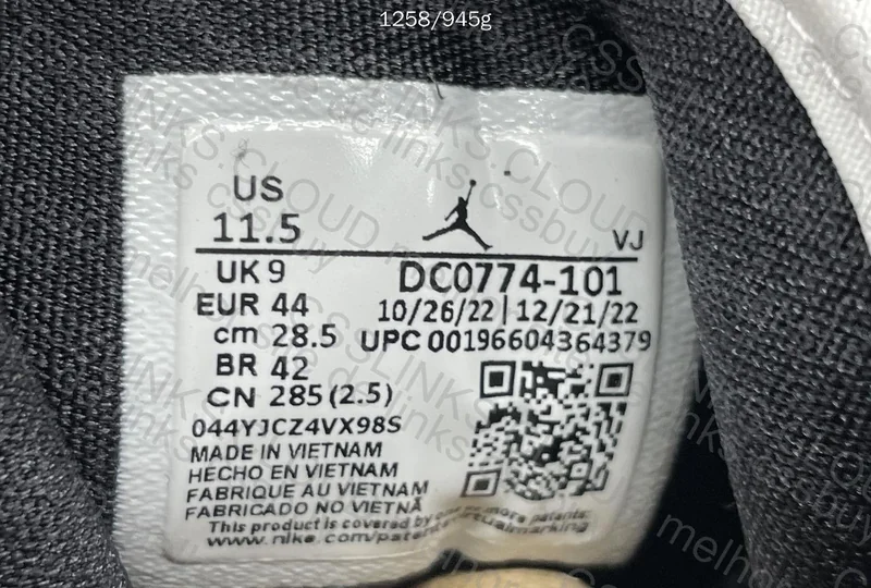Air Jordan 1 Low Panda 7