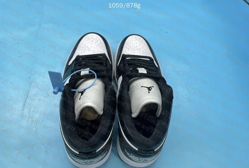 Air Jordan 1 Low Panda 4