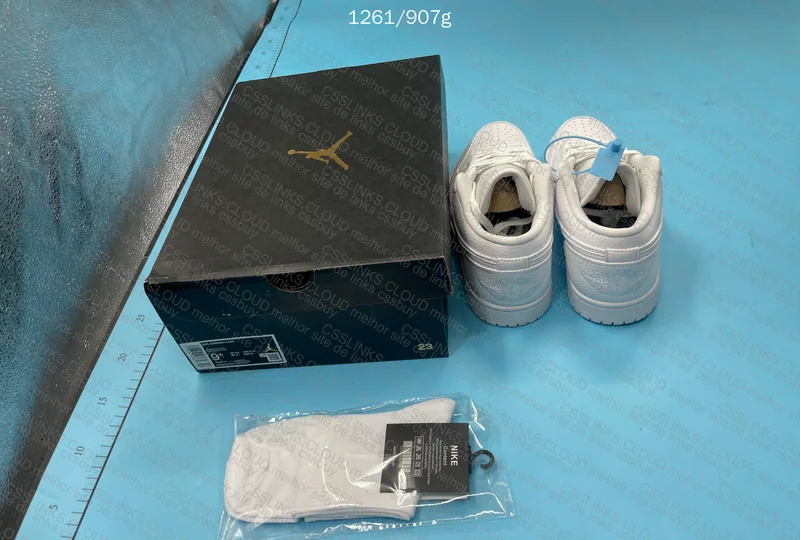 Air Jordan 1 Low Pure White 4