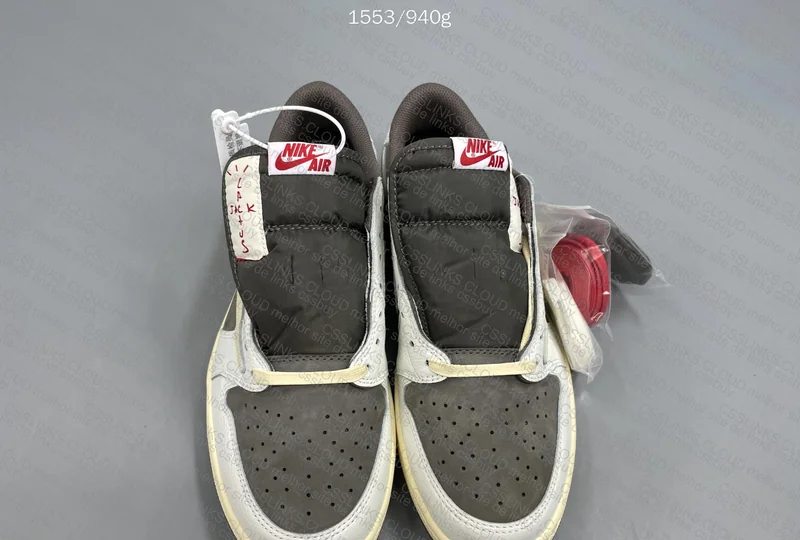 Air Jordan 1 Low Reverse Mocha