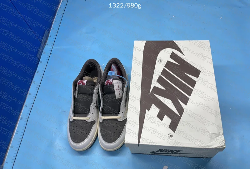 Air Jordan 1 Low Reverse Mocha DT 10