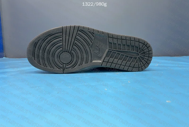 Air Jordan 1 Low Reverse Mocha DT 8