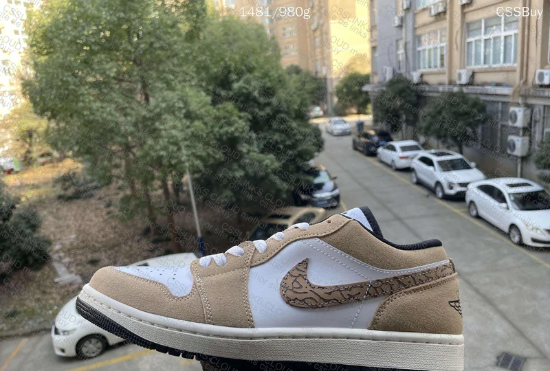 Air Jordan 1 Low SE 2