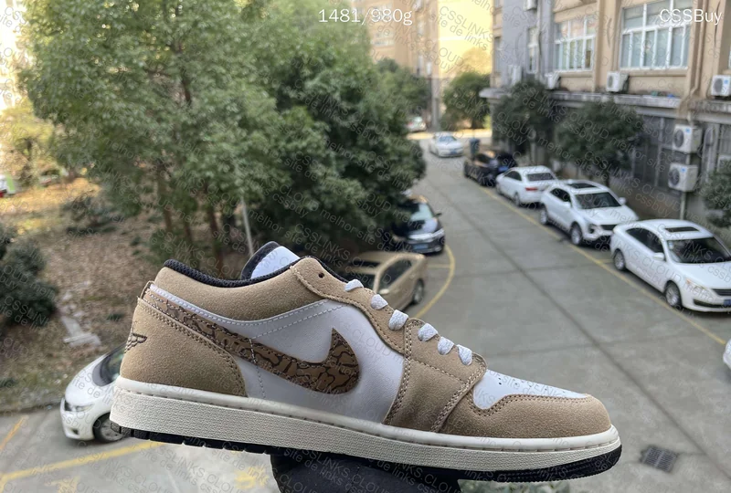 Air Jordan 1 Low SE 3