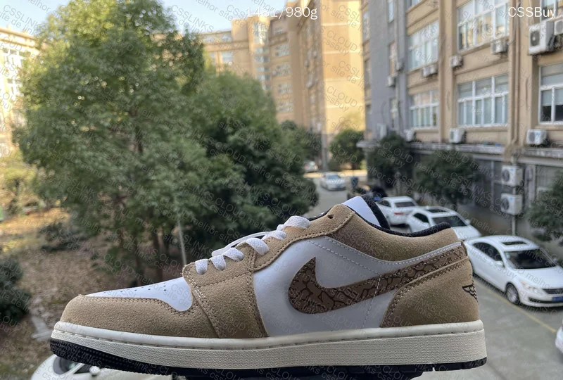 Air Jordan 1 Low SE 4