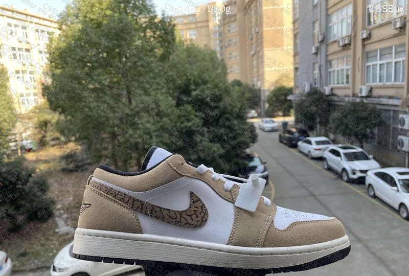 Air Jordan 1 Low SE 5