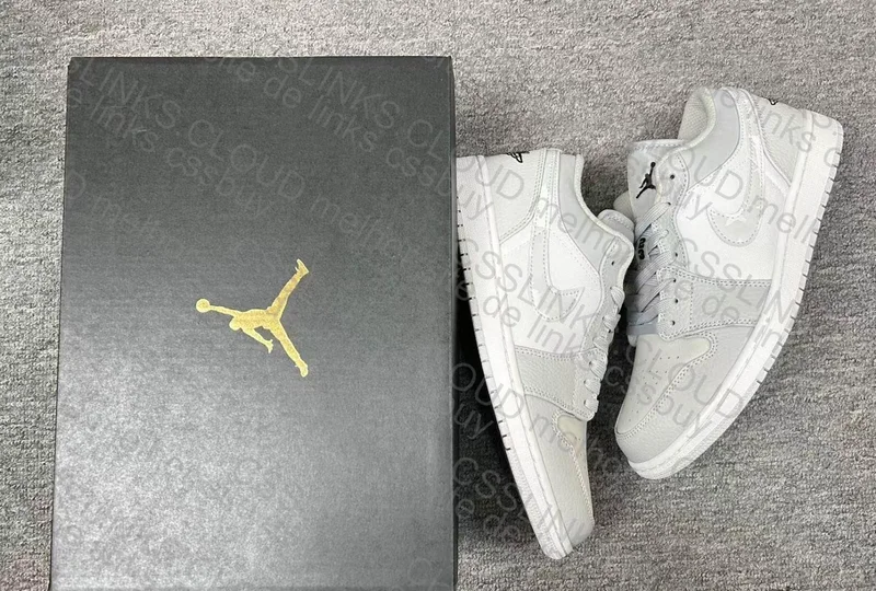 Air Jordan 1 Low SE 4