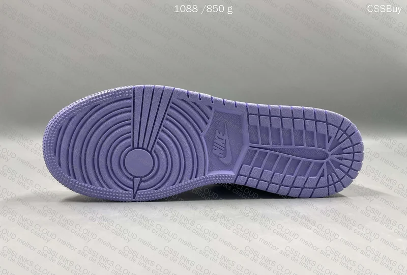 Air Jordan 1 Low SE Arctic Punch 4
