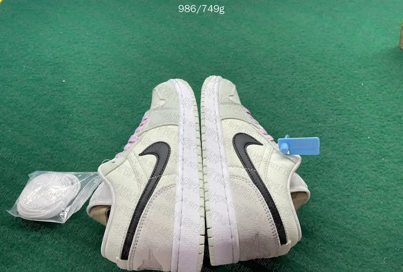 Air Jordan 1 Low SE Barely Green 7