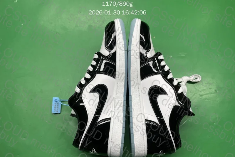 Air Jordan 1 Low SE Concord 2