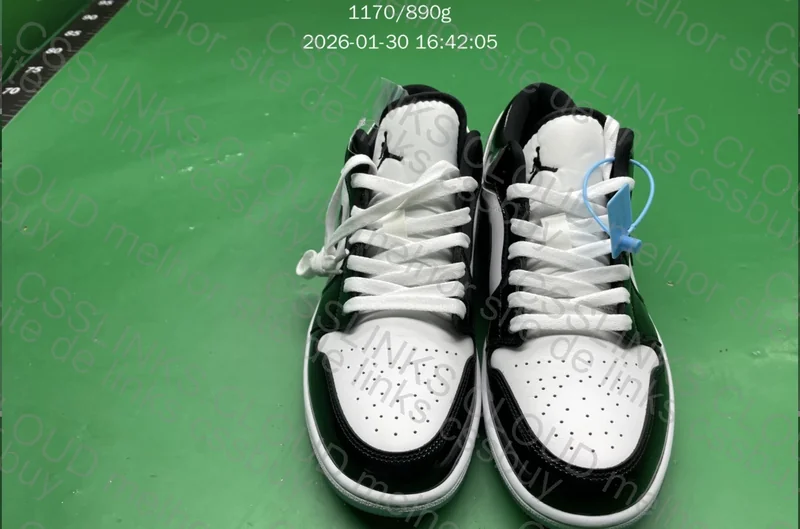 Air Jordan 1 Low SE Concord 3