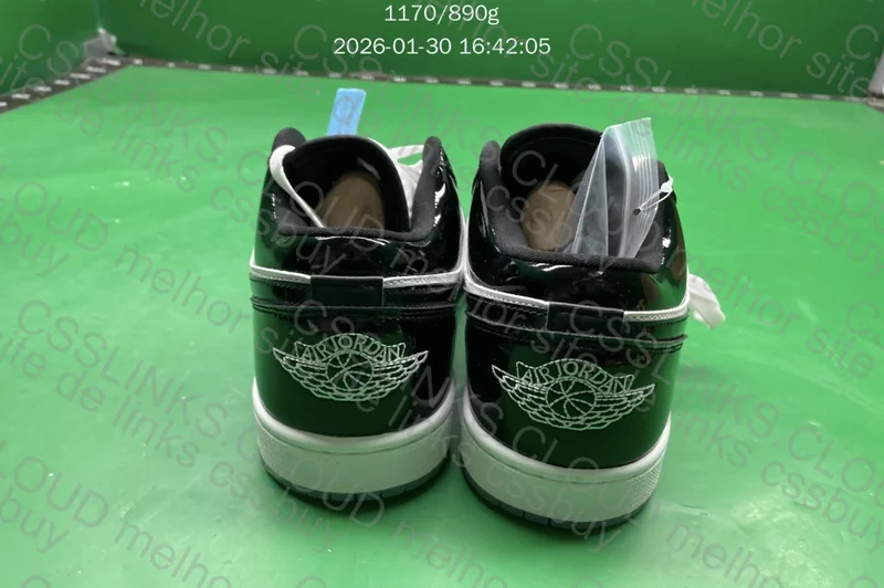 Air Jordan 1 Low SE Concord 4
