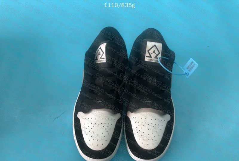 Air Jordan 1 Low SE Diamond 3