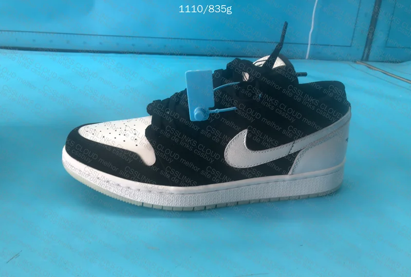 Air Jordan 1 Low SE Diamond 4