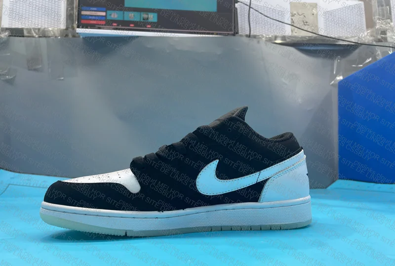 Air Jordan 1 Low SE Diamond 5