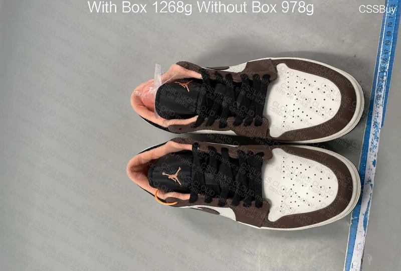 Air Jordan 1 Low SE Mocha 2