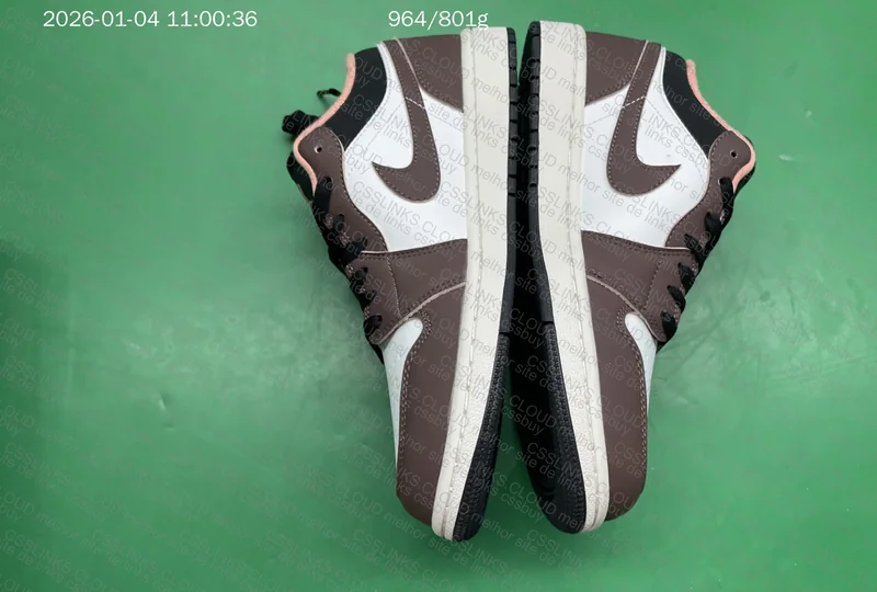Air Jordan 1 Low SE Mocha 2